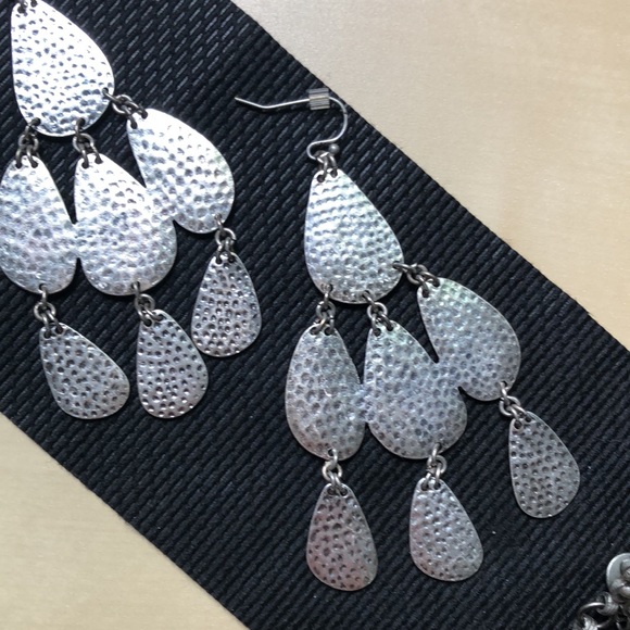 Earrings - Picture 3 of 7